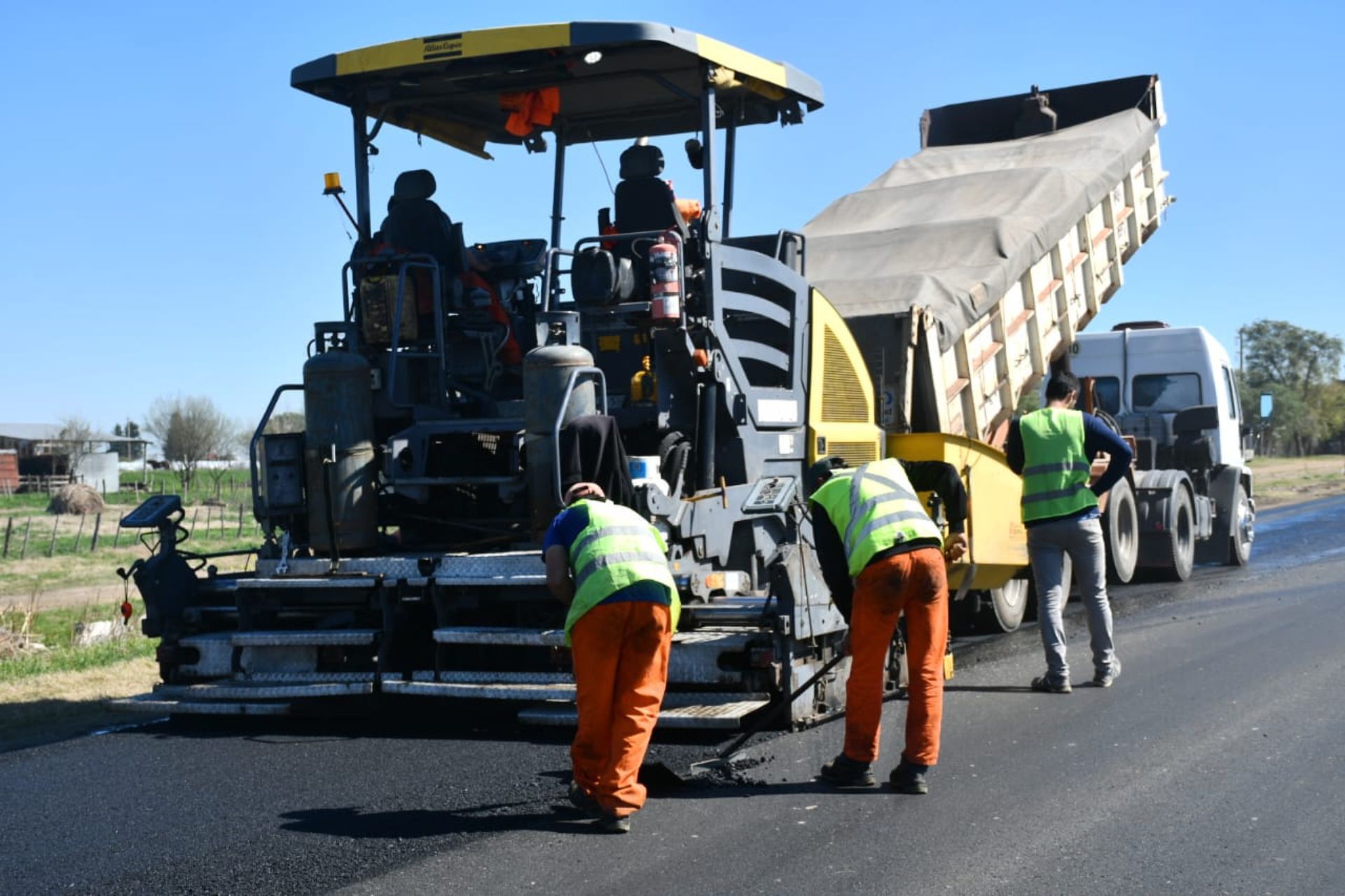 Avanzan las obras de rehabilitación en la ruta provincial 32, traza estratégica para el sector productivo